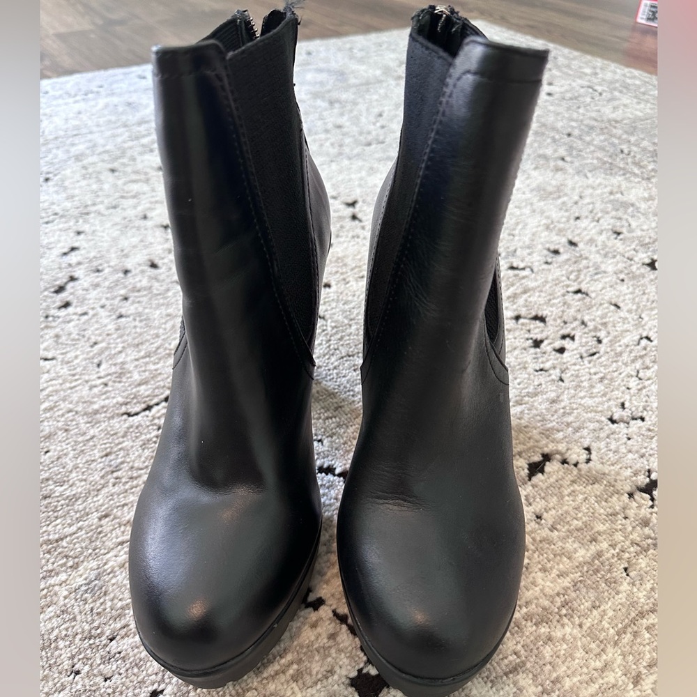 Amandaa Bootie in Black Leather
Steve Madden